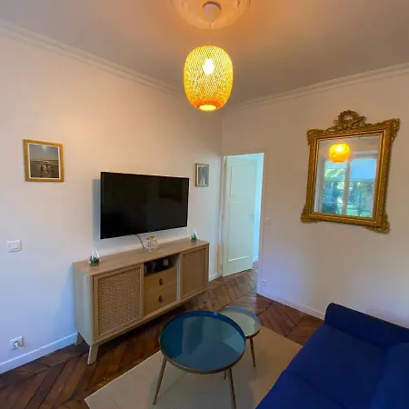 Quartier St Louis Avec Terrasse Apartment *